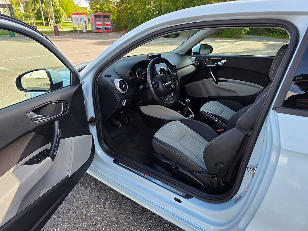 AUDI A1 1.4 TFSI Ambition-image-3