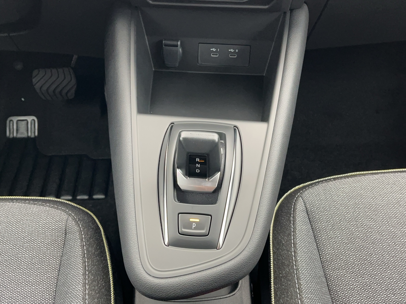 RENAULT Captur 1.3 TCe 140 techno EDC-image-12
