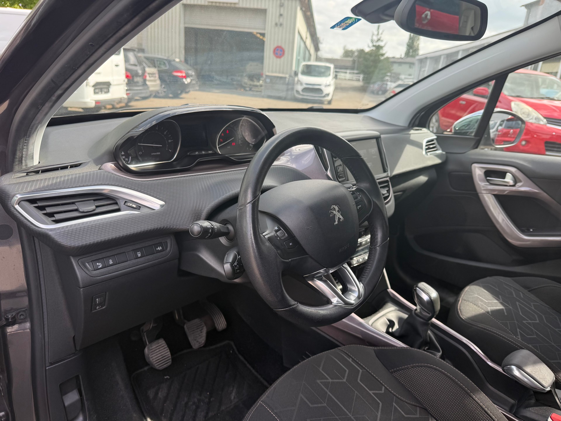 PEUGEOT 2008 1.6 VTI Style-image-5