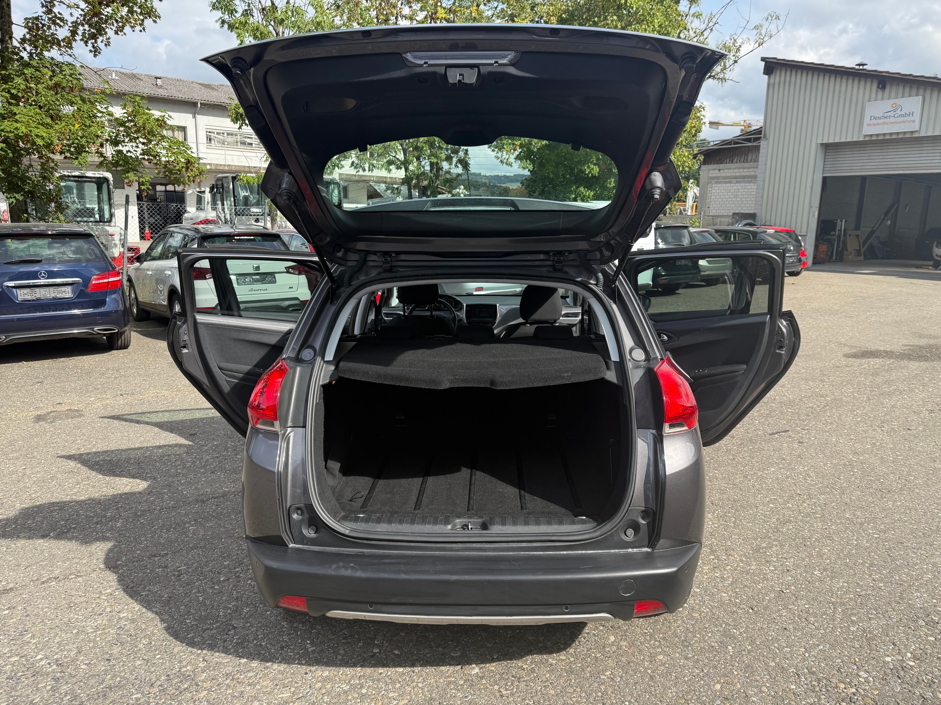 PEUGEOT 2008 1.6 VTI Style-image-10