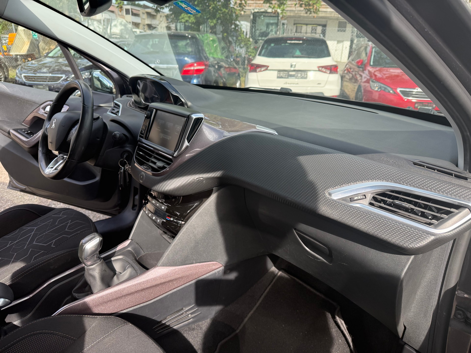 PEUGEOT 2008 1.6 VTI Style-image-8