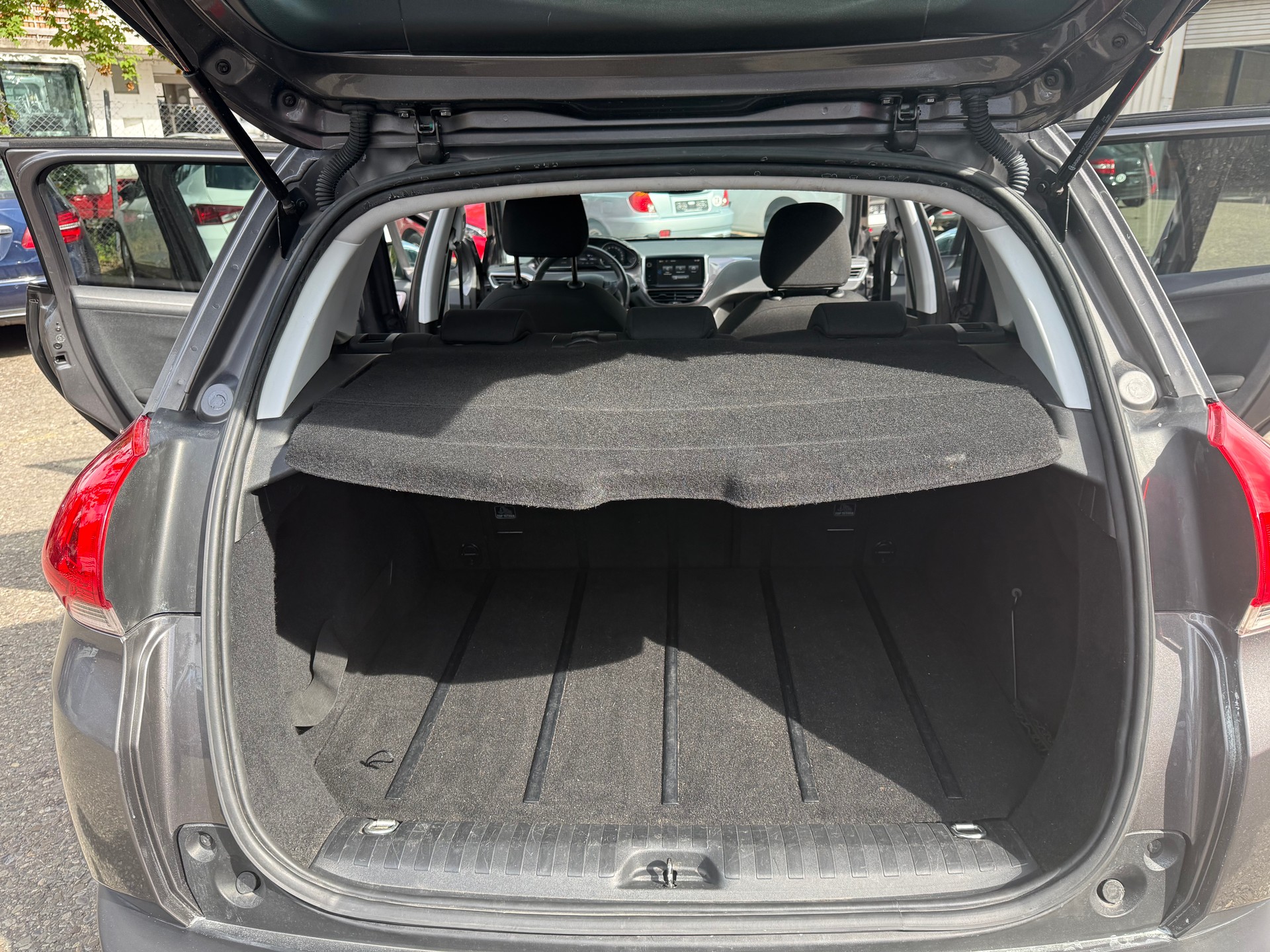 PEUGEOT 2008 1.6 VTI Style-image-11