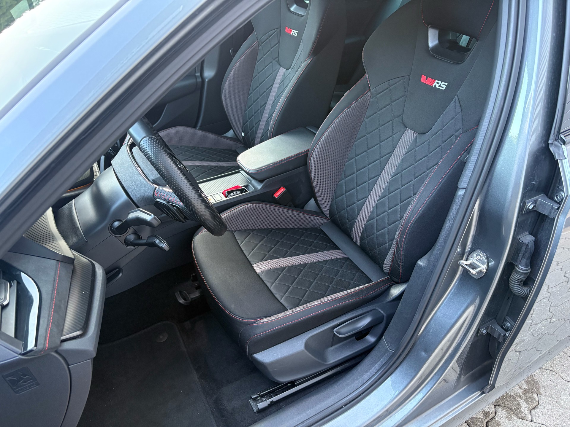 SKODA Octavia Combi 2.0 TDI DSG RS 4x4-image-5