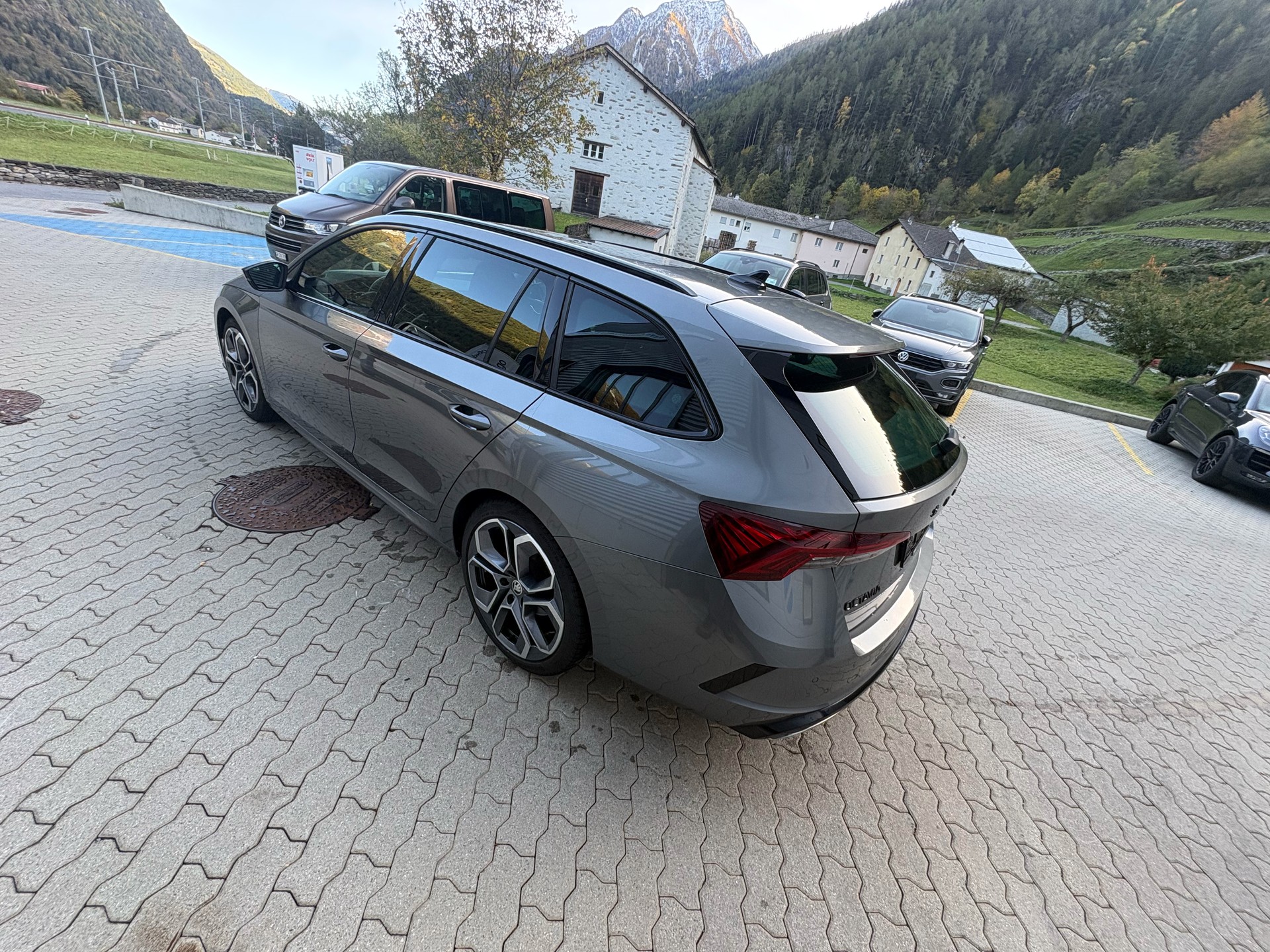 SKODA Octavia Combi 2.0 TDI DSG RS 4x4-image-3