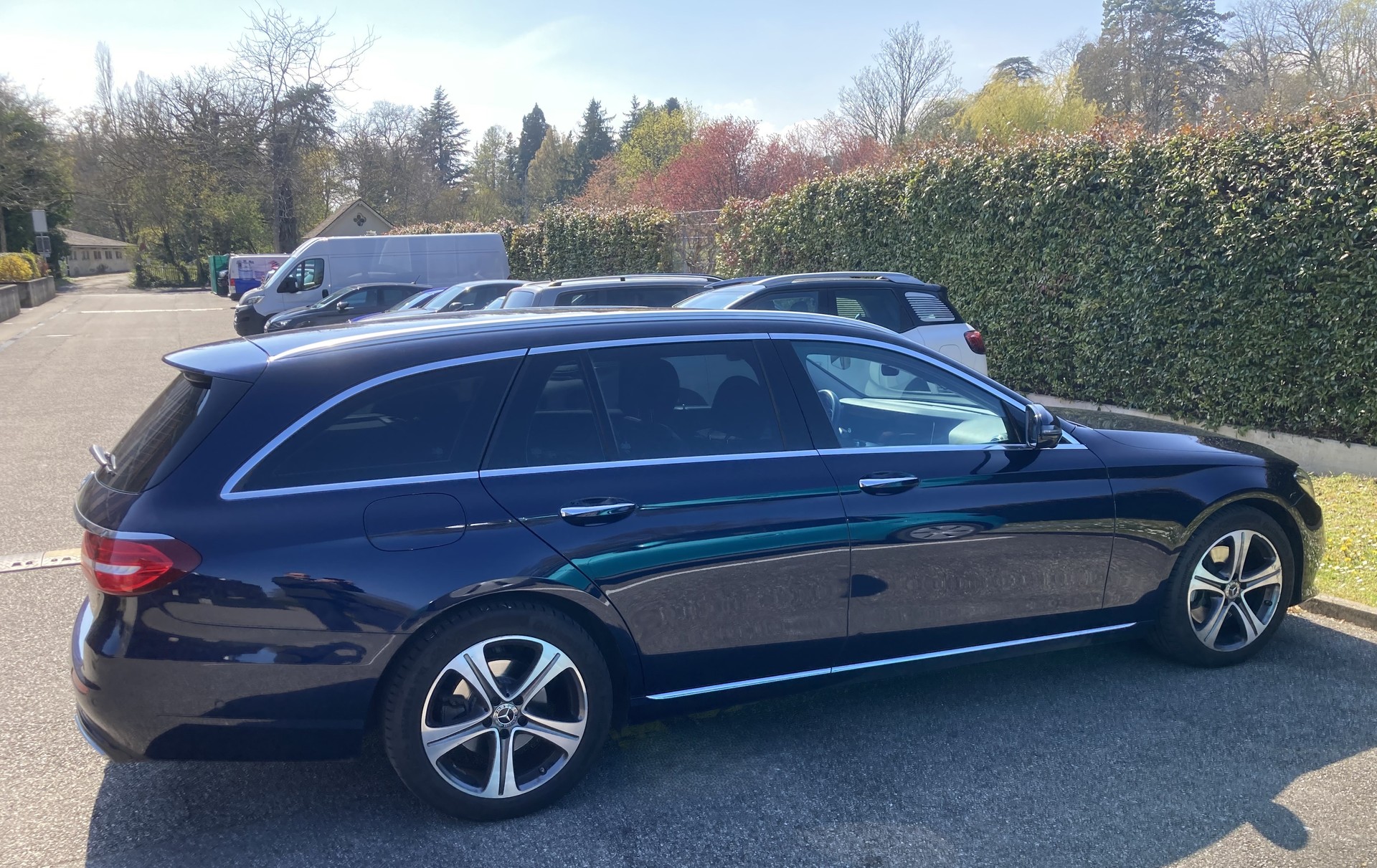 MERCEDES-BENZ E 220 d Swiss Star Avantgarde 4Matic 9G-Tronic-image-0
