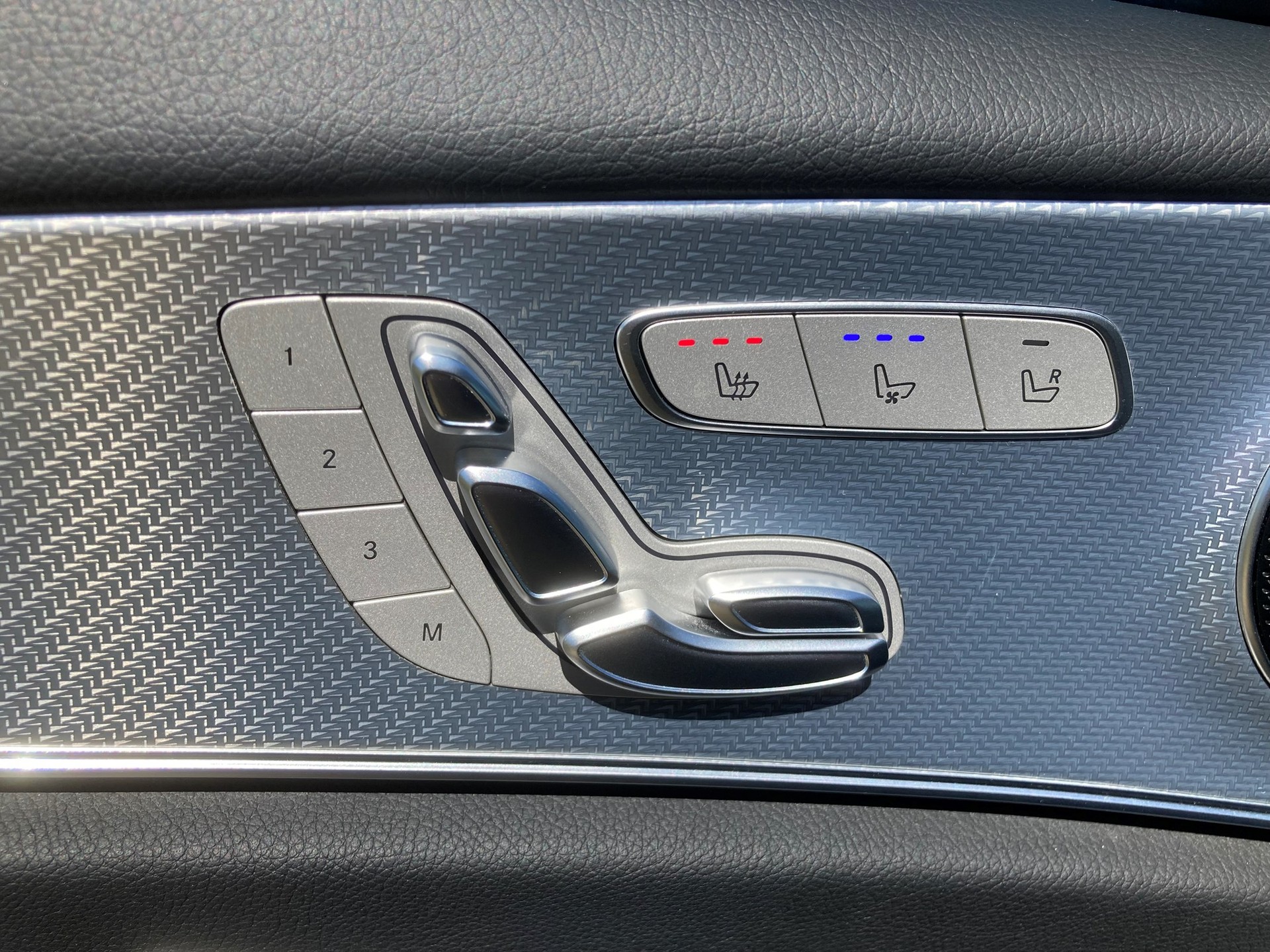 MERCEDES-BENZ E 220 d Swiss Star Avantgarde 4Matic 9G-Tronic-image-8