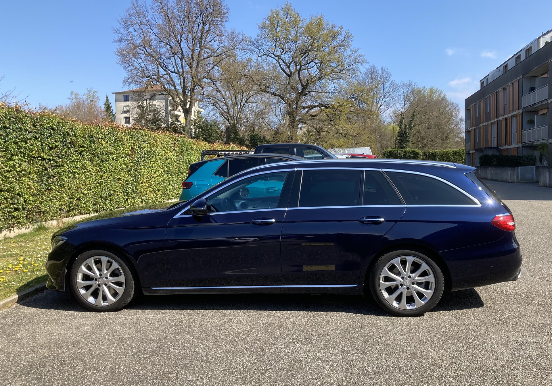 MERCEDES-BENZ E 220 d Swiss Star Avantgarde 4Matic 9G-Tronic-image-6