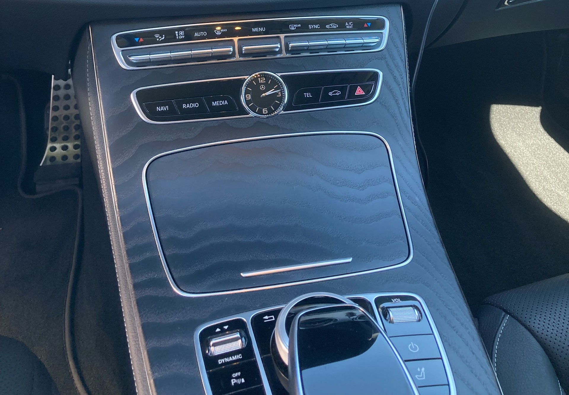 MERCEDES-BENZ E 220 d Swiss Star Avantgarde 4Matic 9G-Tronic-image-16