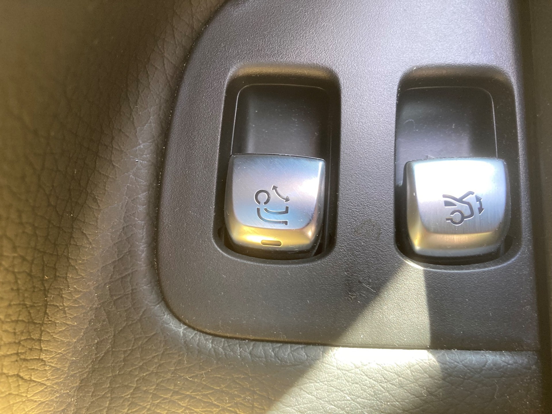 MERCEDES-BENZ E 220 d Swiss Star Avantgarde 4Matic 9G-Tronic-image-18