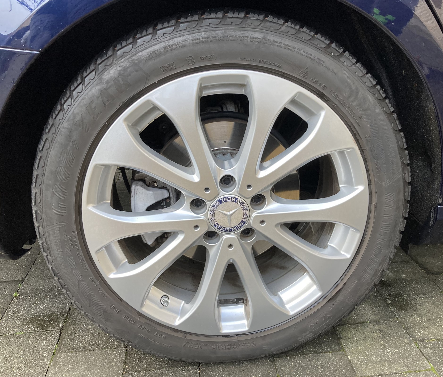 MERCEDES-BENZ E 220 d Swiss Star Avantgarde 4Matic 9G-Tronic-image-5