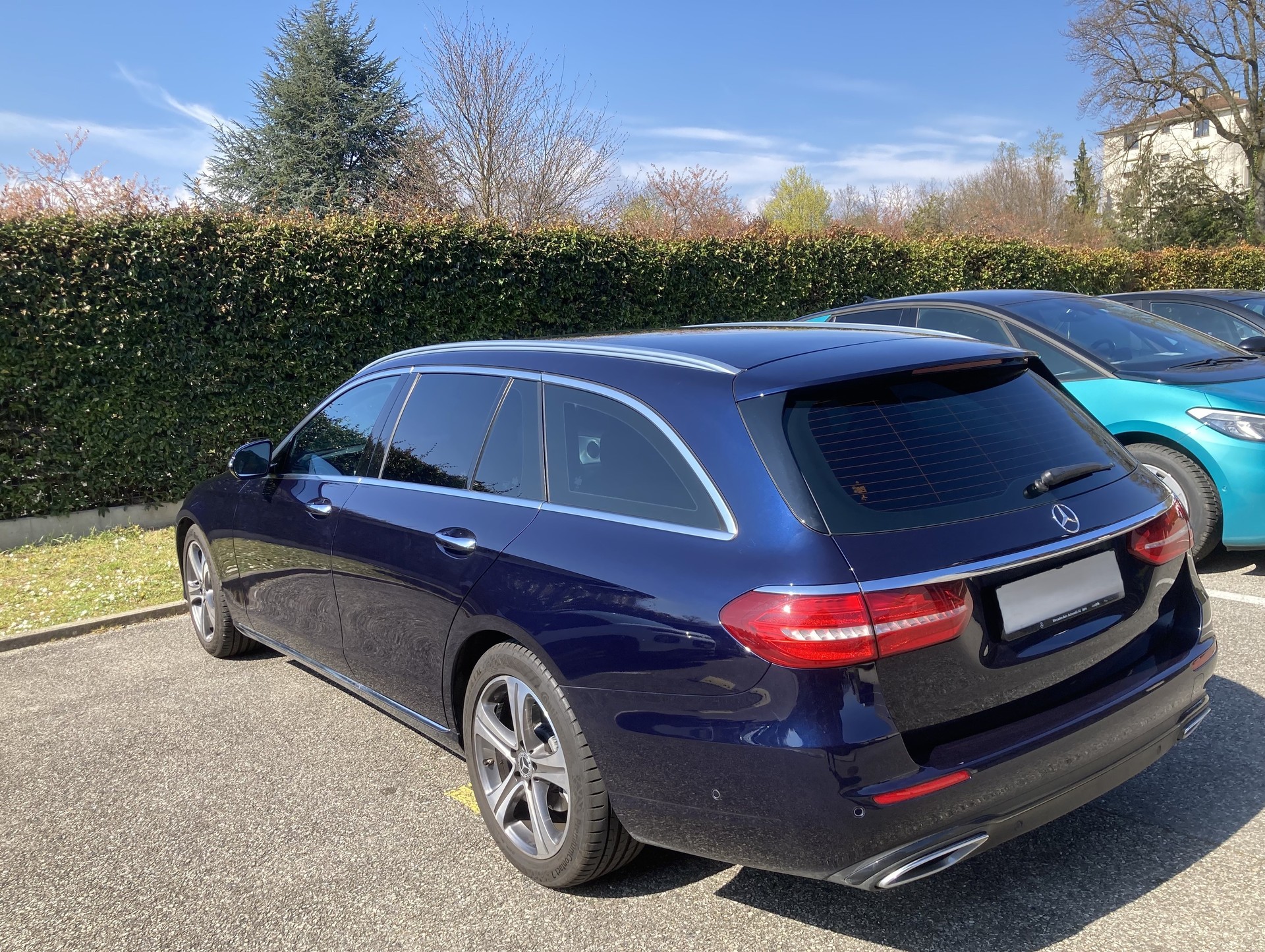 MERCEDES-BENZ E 220 d Swiss Star Avantgarde 4Matic 9G-Tronic-image-13