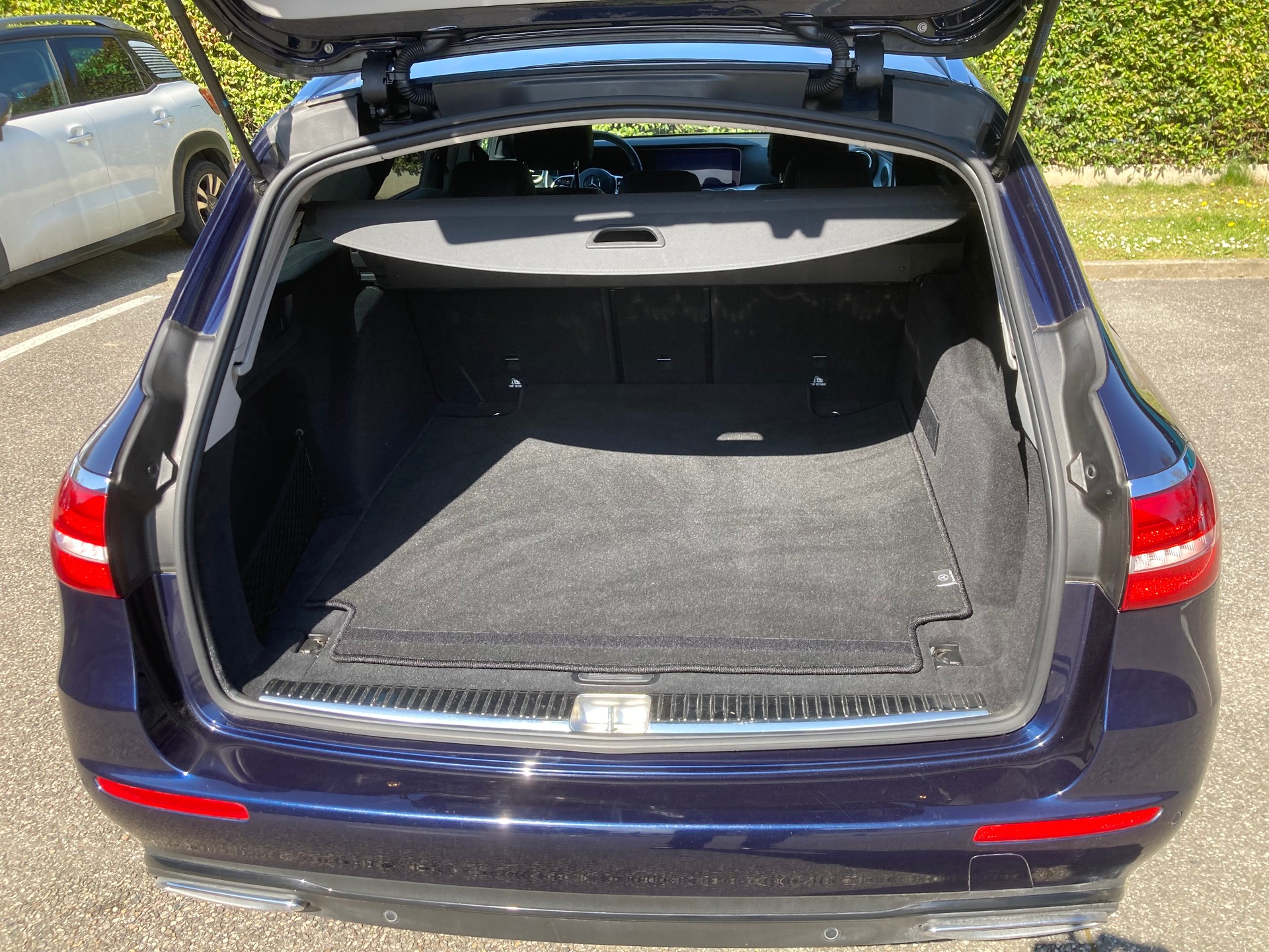 MERCEDES-BENZ E 220 d Swiss Star Avantgarde 4Matic 9G-Tronic-image-17