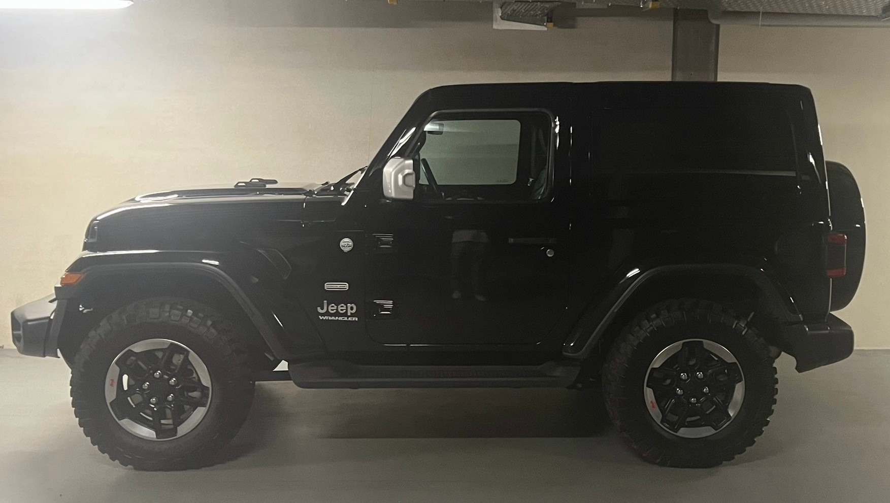 JEEP Wrangler 2.0 Overland Automatic-image-4