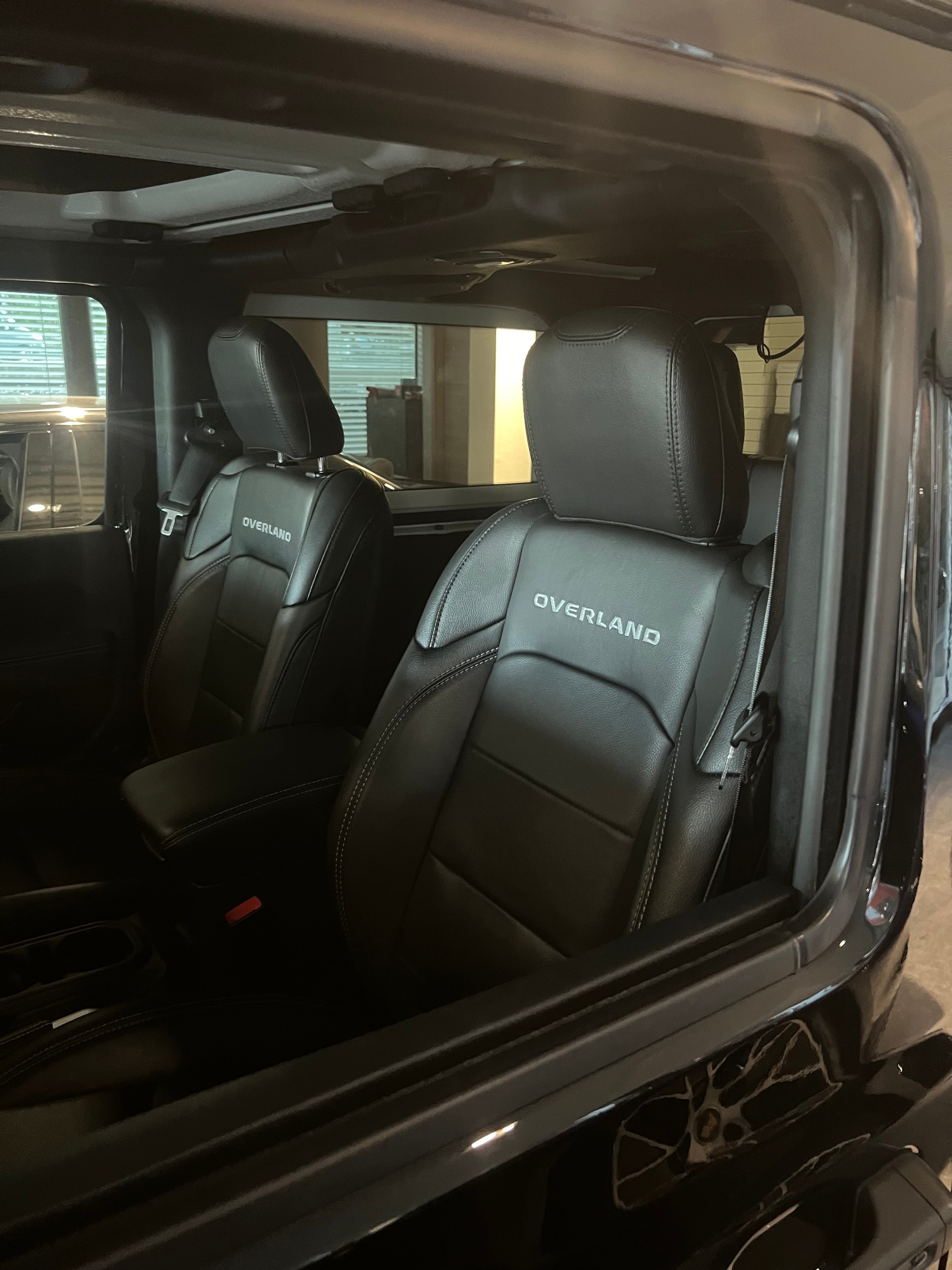 JEEP Wrangler 2.0 Overland Automatic-image-10