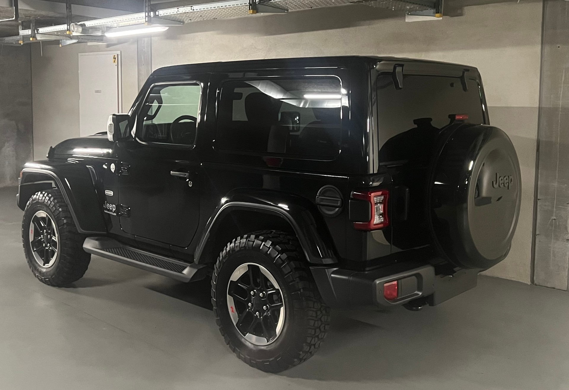 JEEP Wrangler 2.0 Overland Automatic-image-3