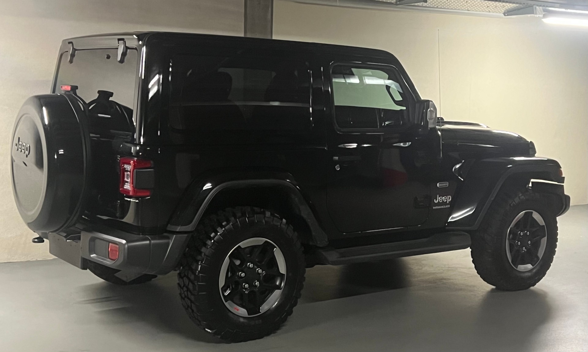 JEEP Wrangler 2.0 Overland Automatic-image-2