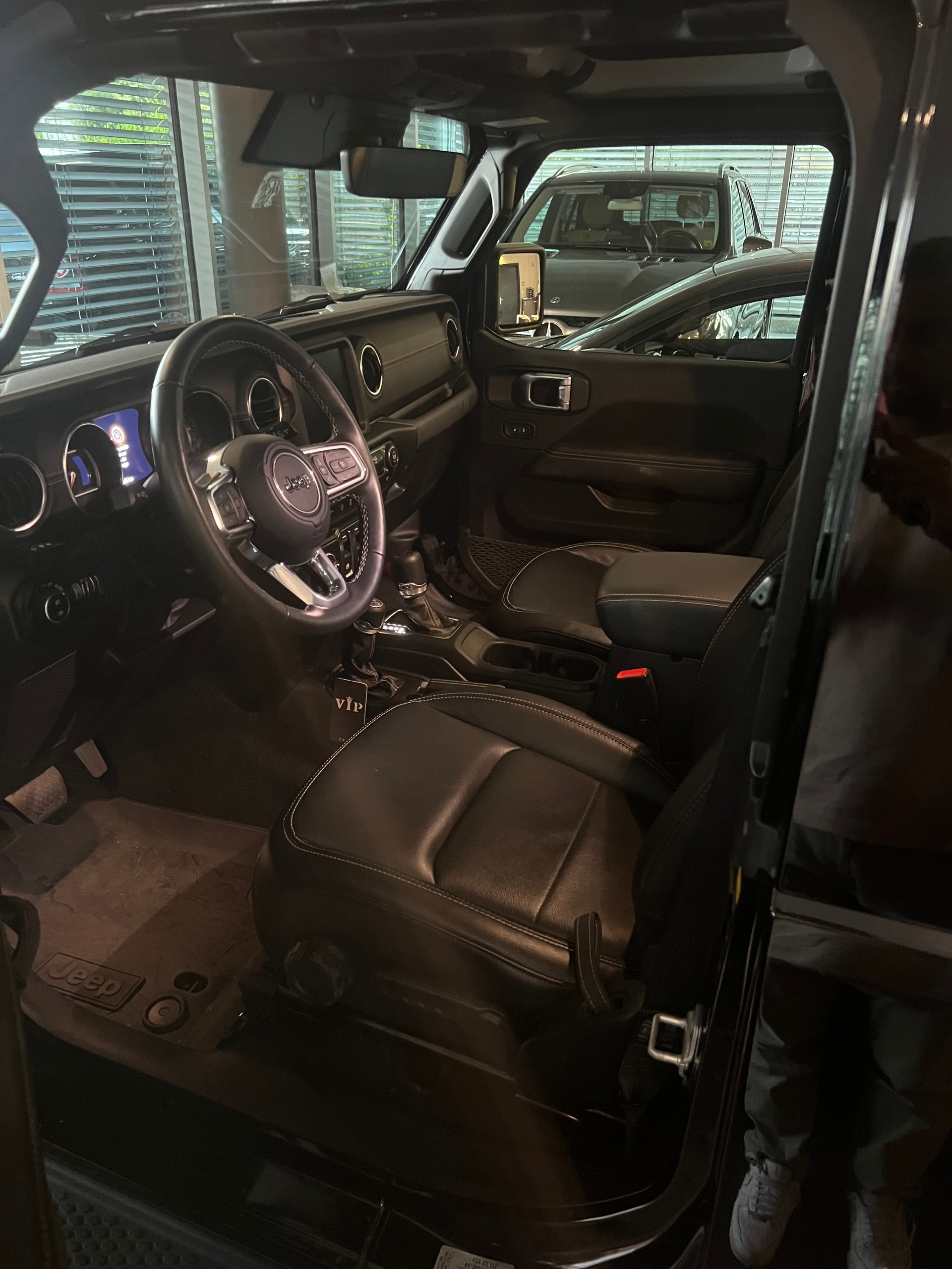 JEEP Wrangler 2.0 Overland Automatic-image-9