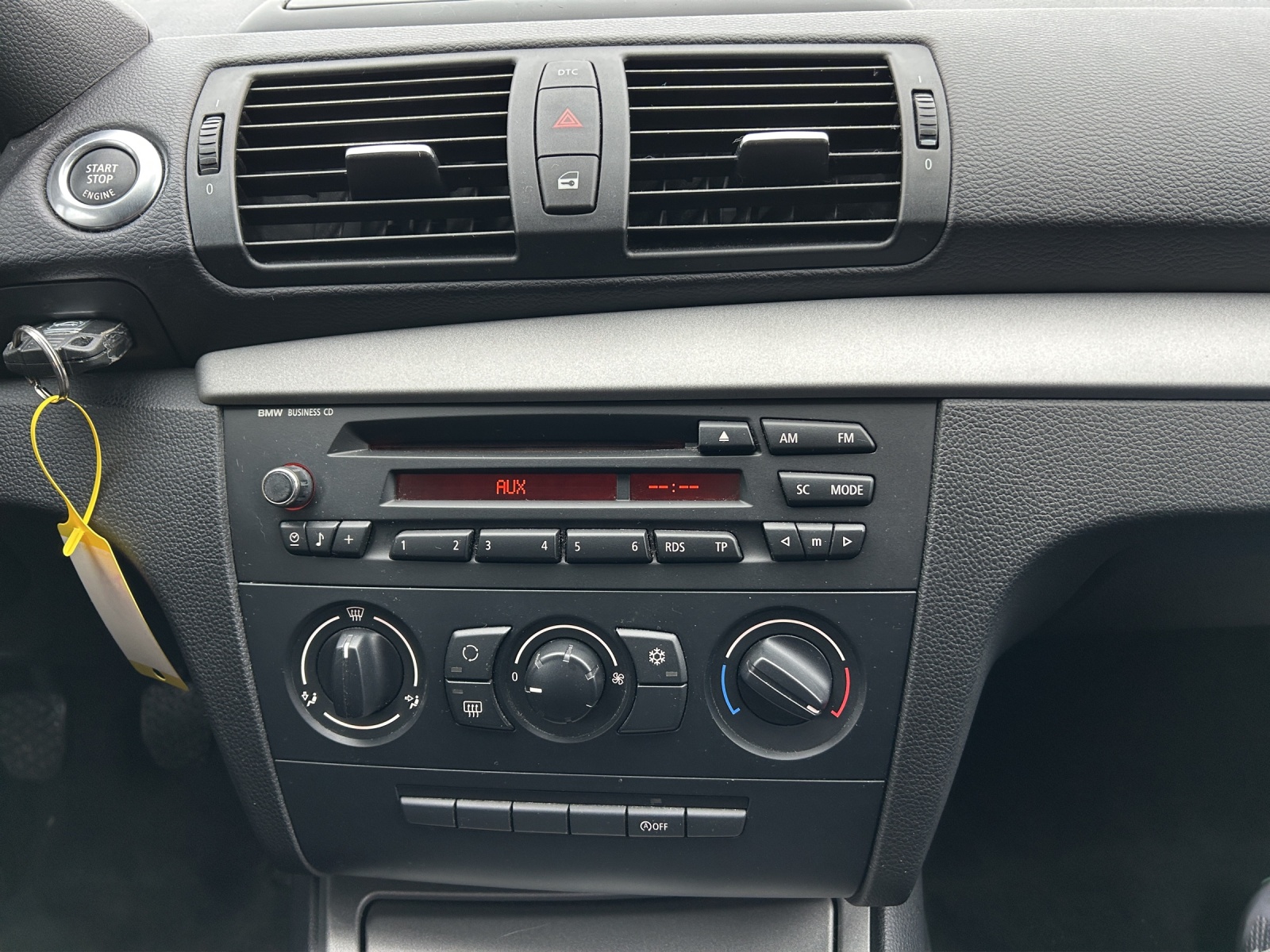 BMW 118i-image-15