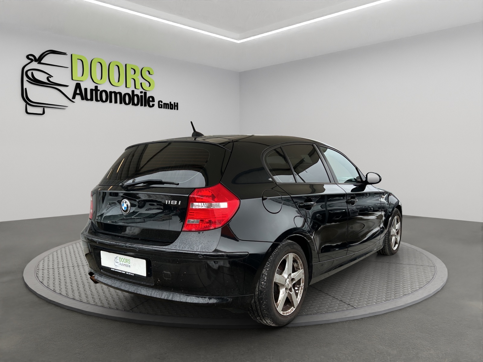 BMW 118i-image-2