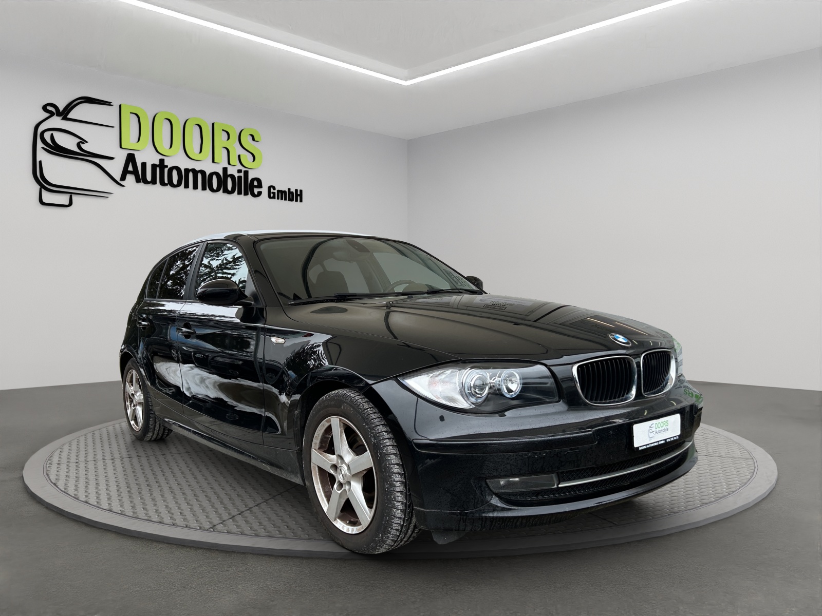 BMW 118i-image-0