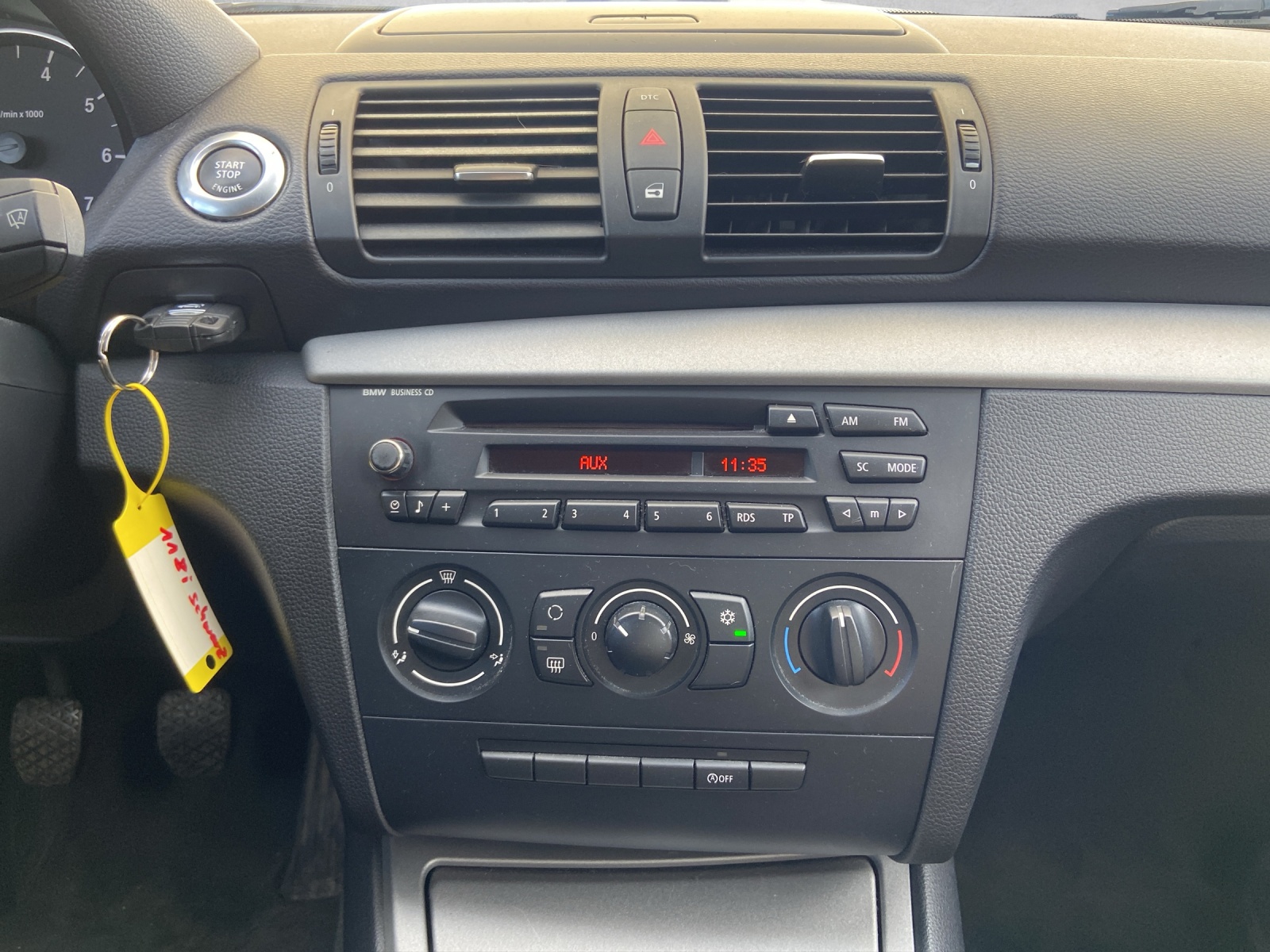 BMW 118i-image-12