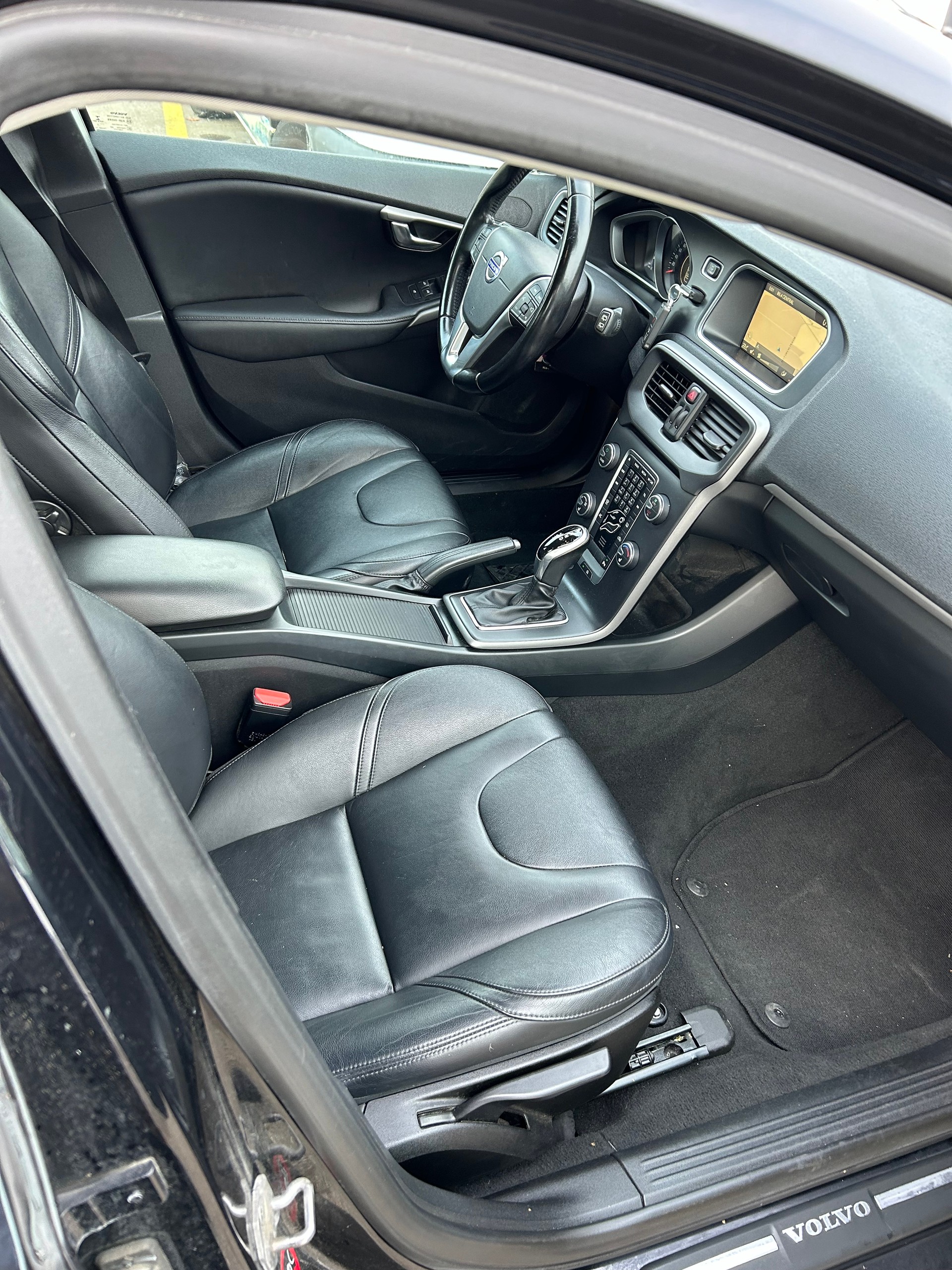 VOLVO V40 D3 Kinetic Fleet Geartronic-image-10