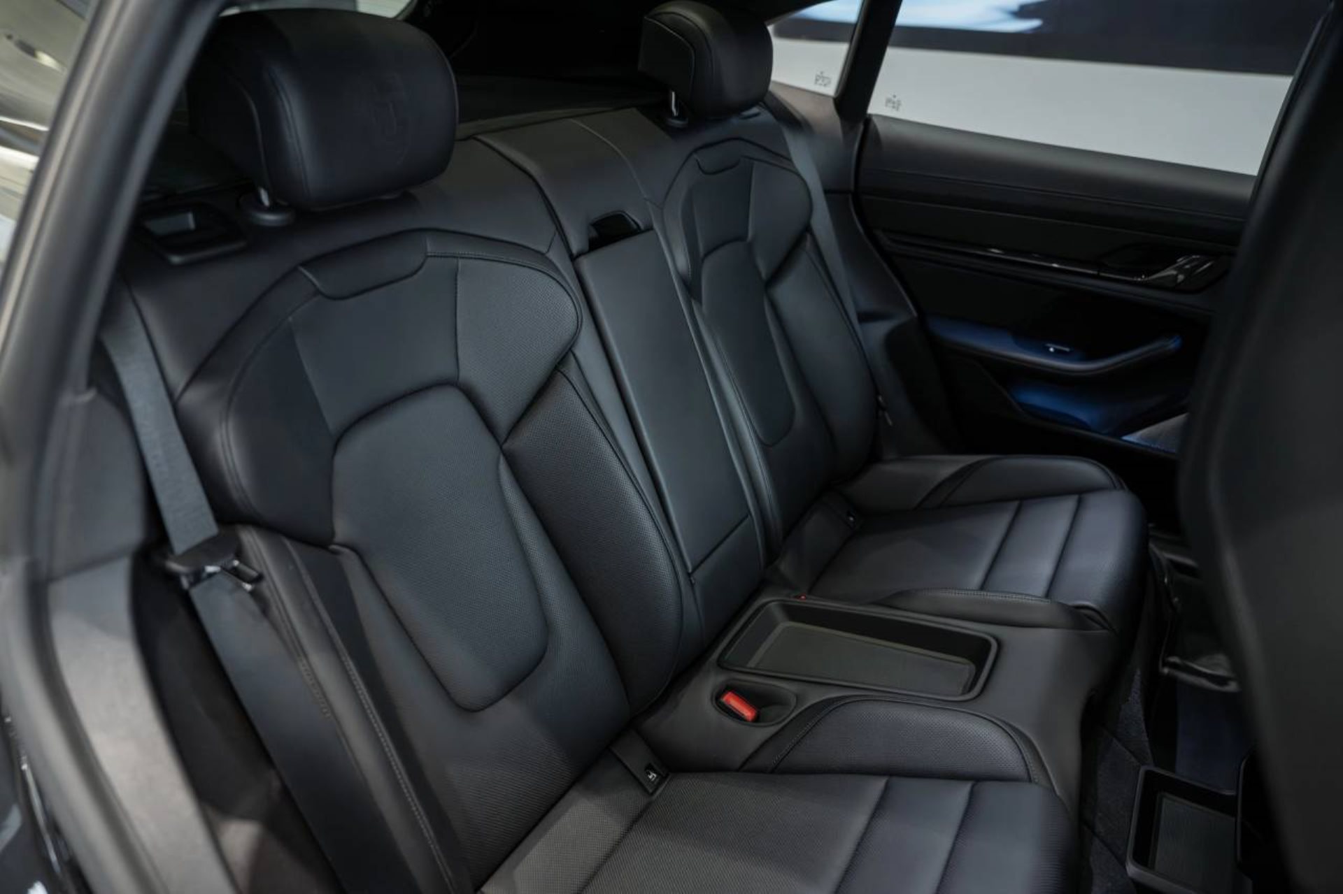 PORSCHE Taycan Turbo S Cross Turismo-image-22