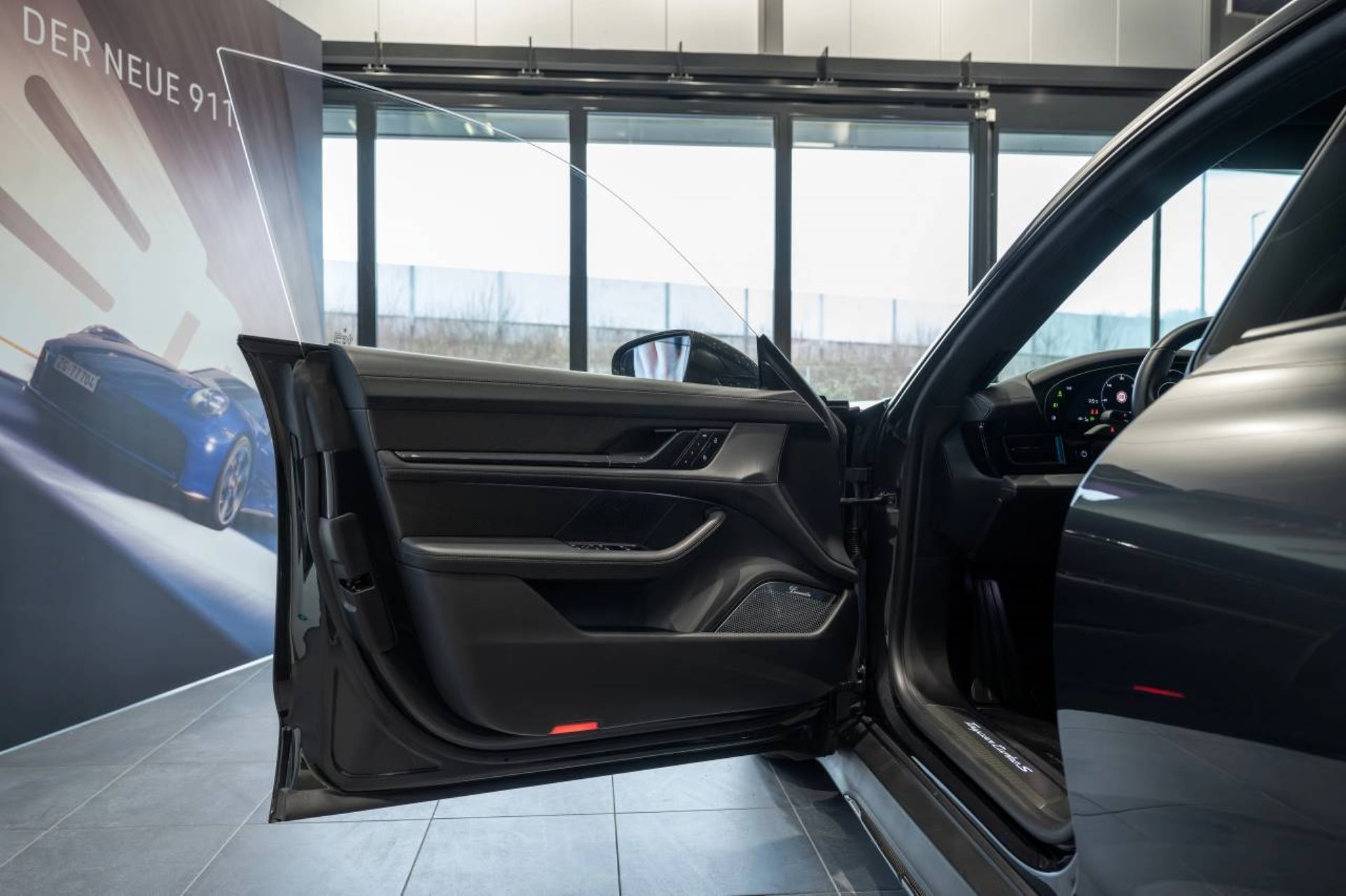 PORSCHE Taycan Turbo S Cross Turismo-image-17