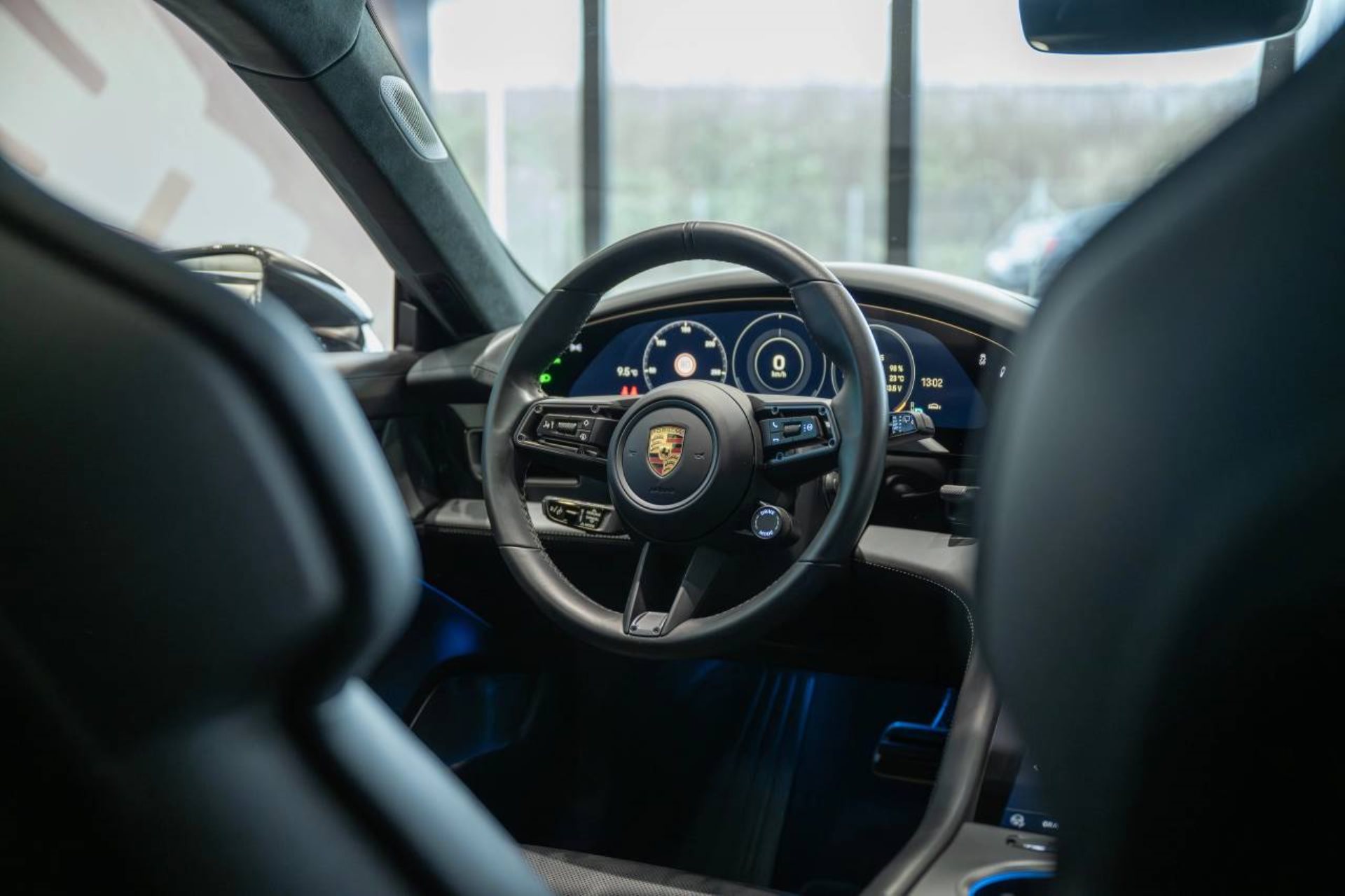 PORSCHE Taycan Turbo S Cross Turismo-image-16