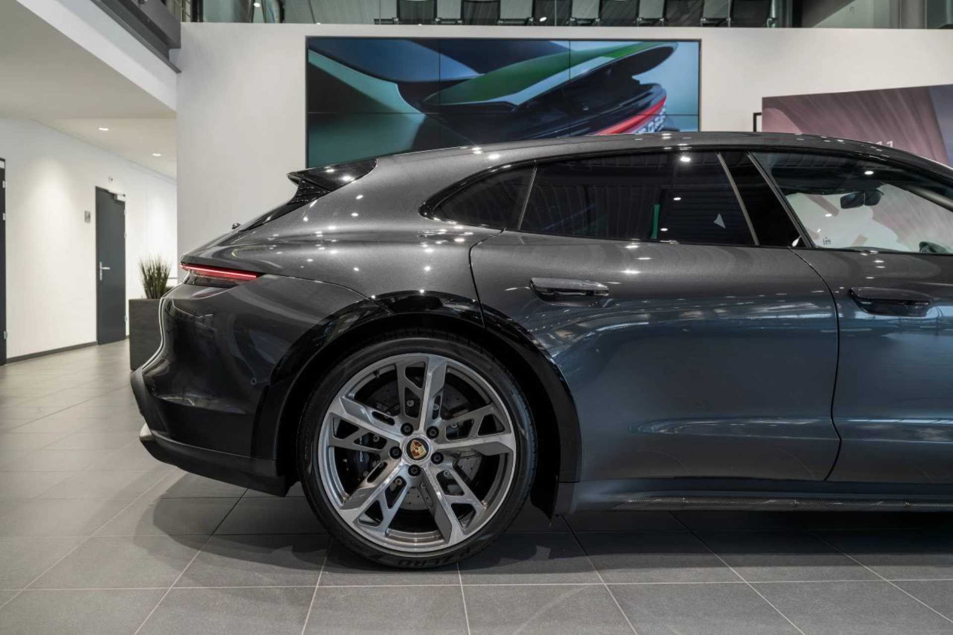 PORSCHE Taycan Turbo S Cross Turismo-image-10