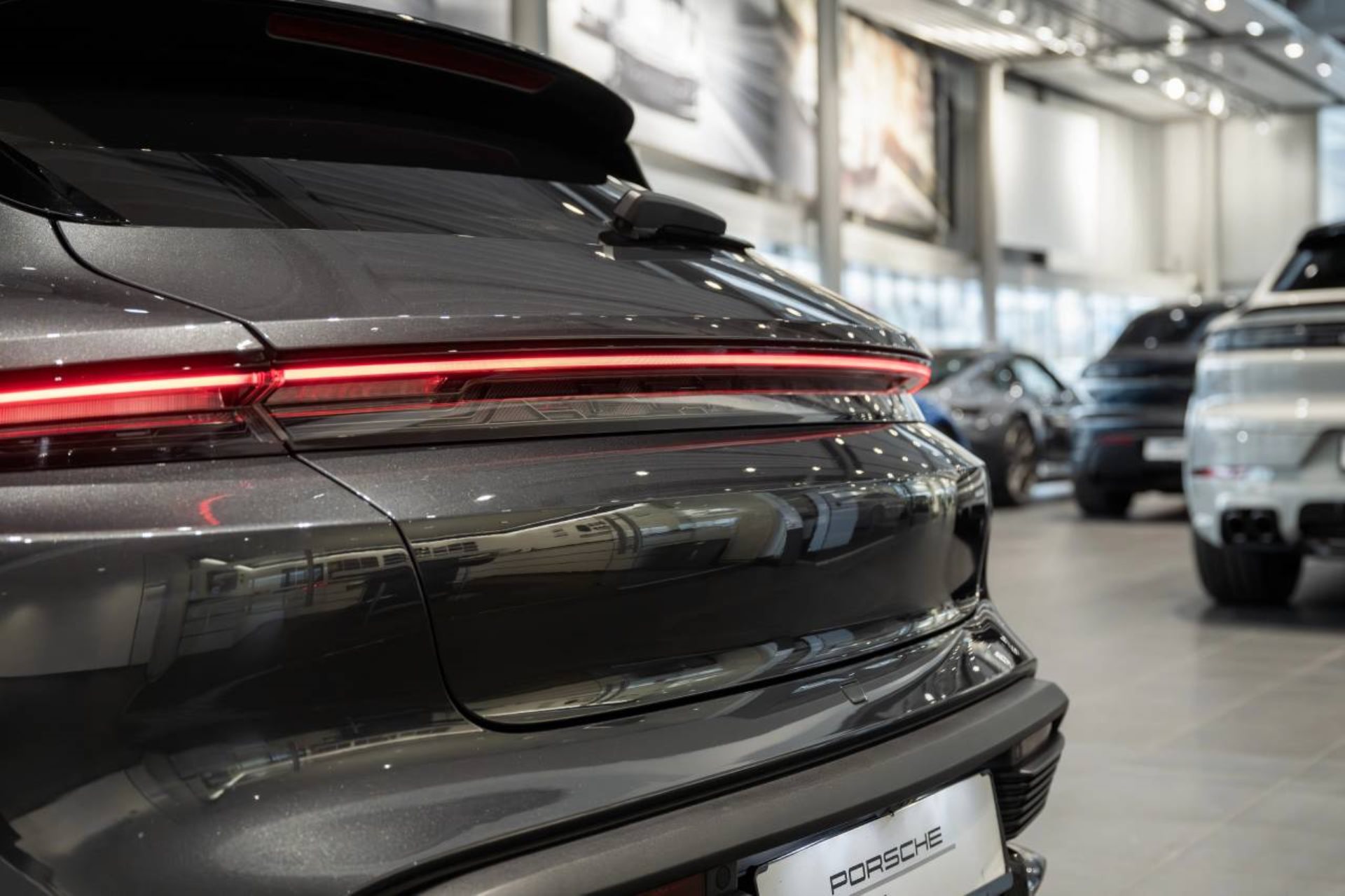 PORSCHE Taycan Turbo S Cross Turismo-image-30