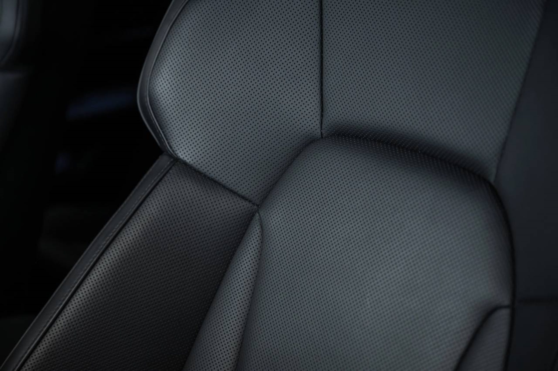 PORSCHE Taycan Turbo S Cross Turismo-image-29