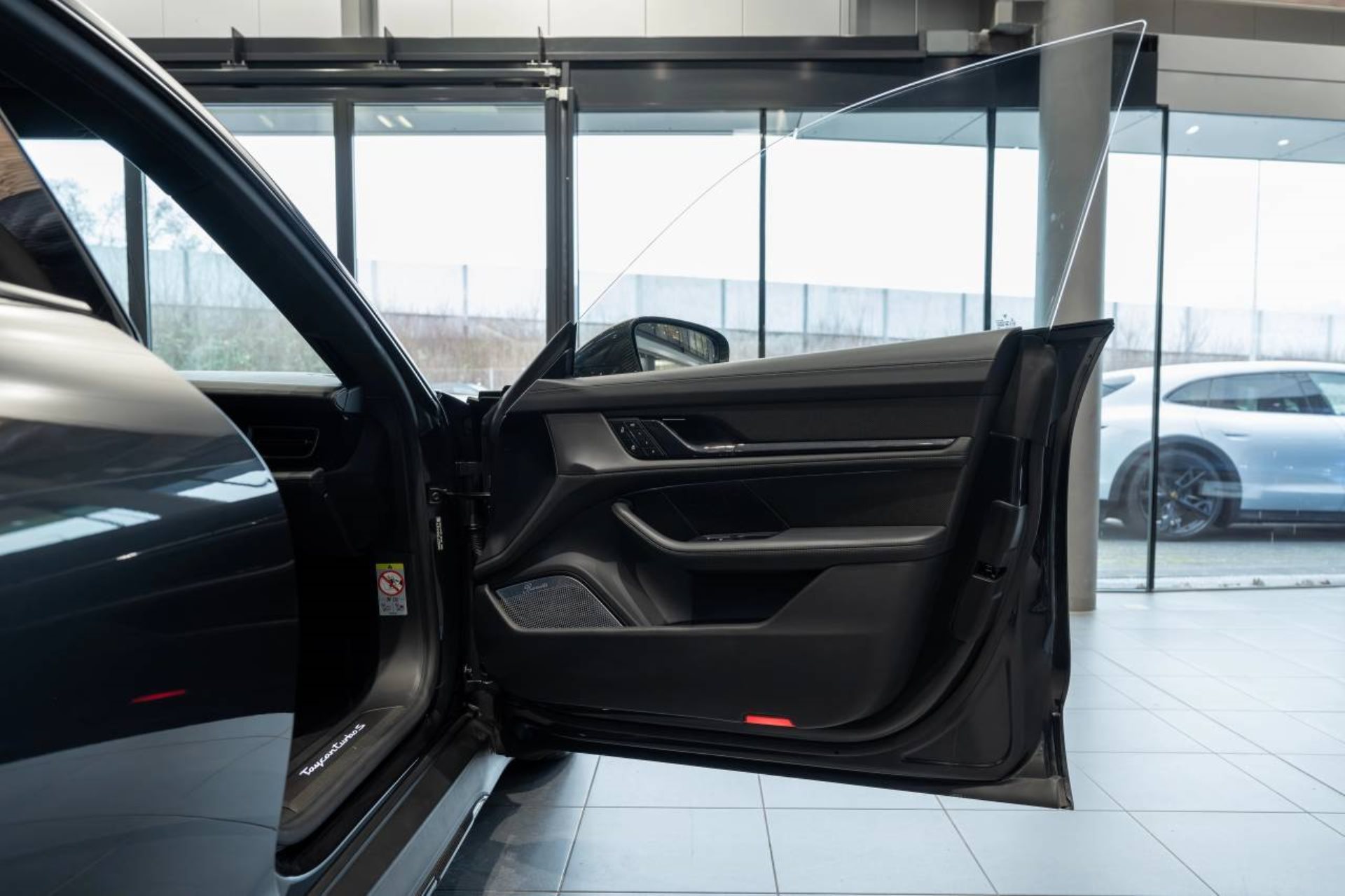 PORSCHE Taycan Turbo S Cross Turismo-image-20