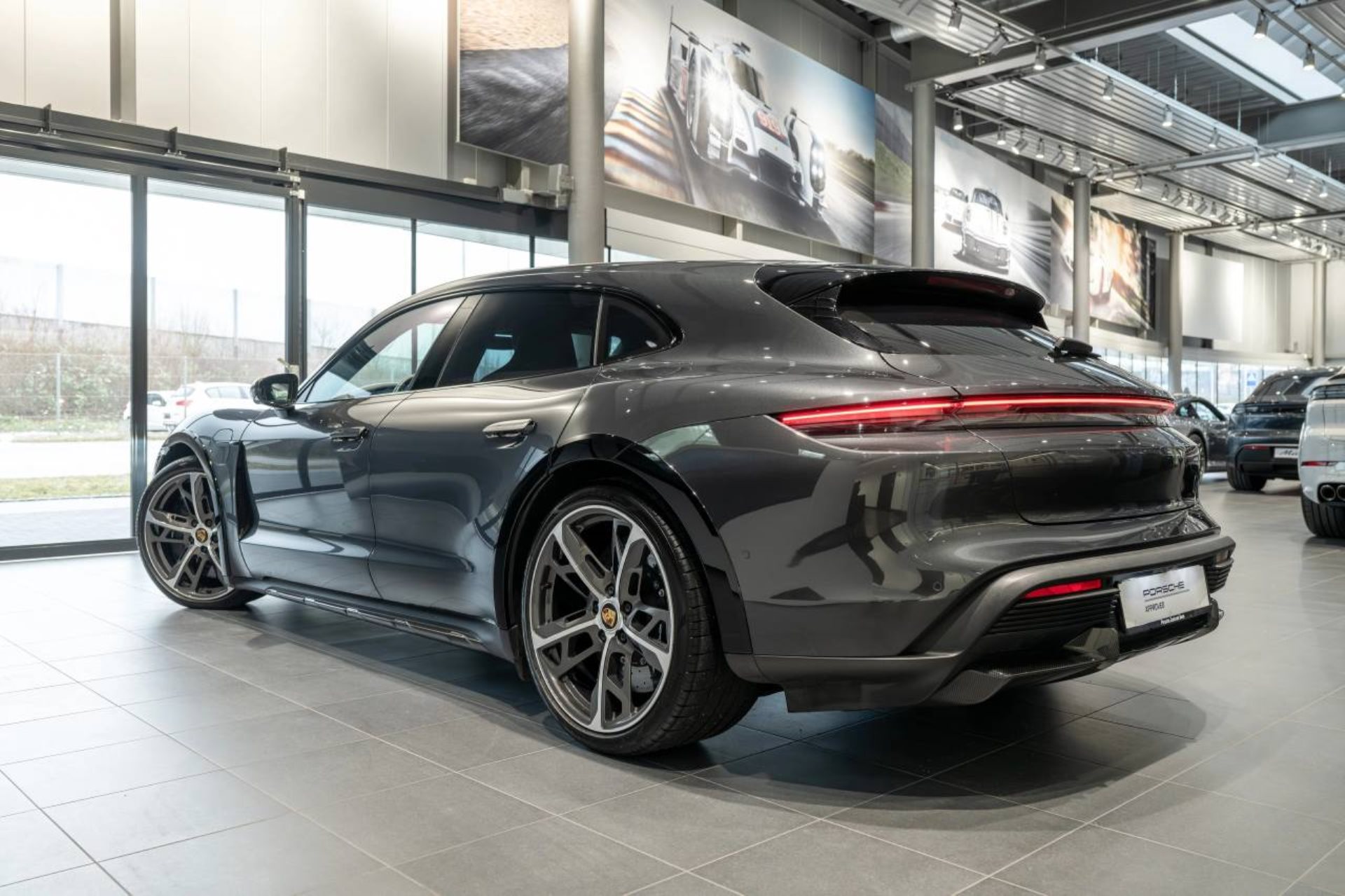 PORSCHE Taycan Turbo S Cross Turismo-image-7
