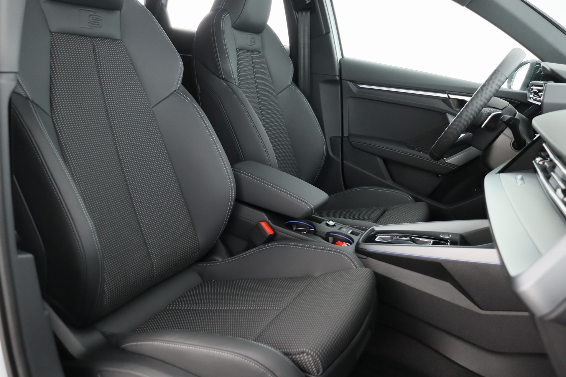 AUDI A3 Sportback 35 TFSI S line Attraction S-tronic-image-10