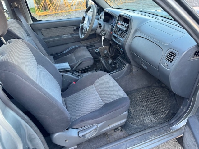 NISSAN NP300 4x4 King Cab-image-8