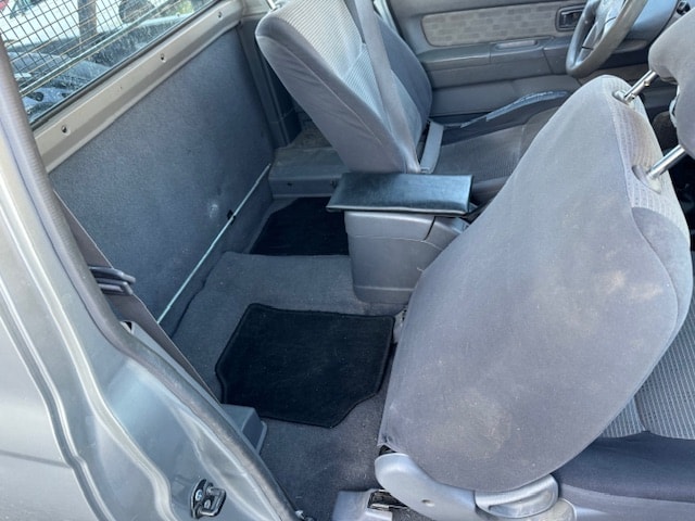 NISSAN NP300 4x4 King Cab-image-9