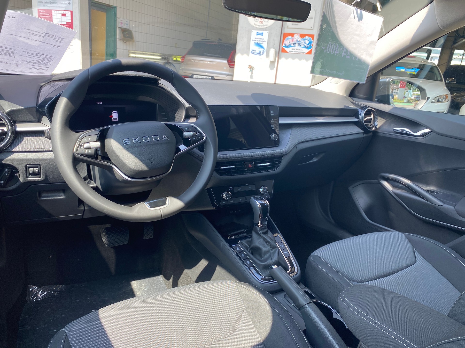 SKODA Fabia 1.0 TSI Selection DSG Küng Edition-image-9