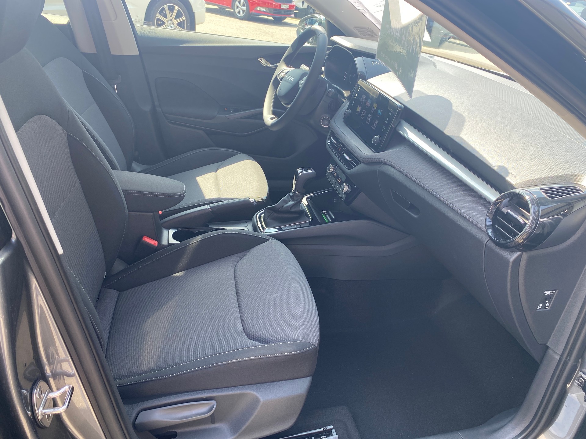 SKODA Fabia 1.0 TSI Selection DSG Küng Edition-image-14