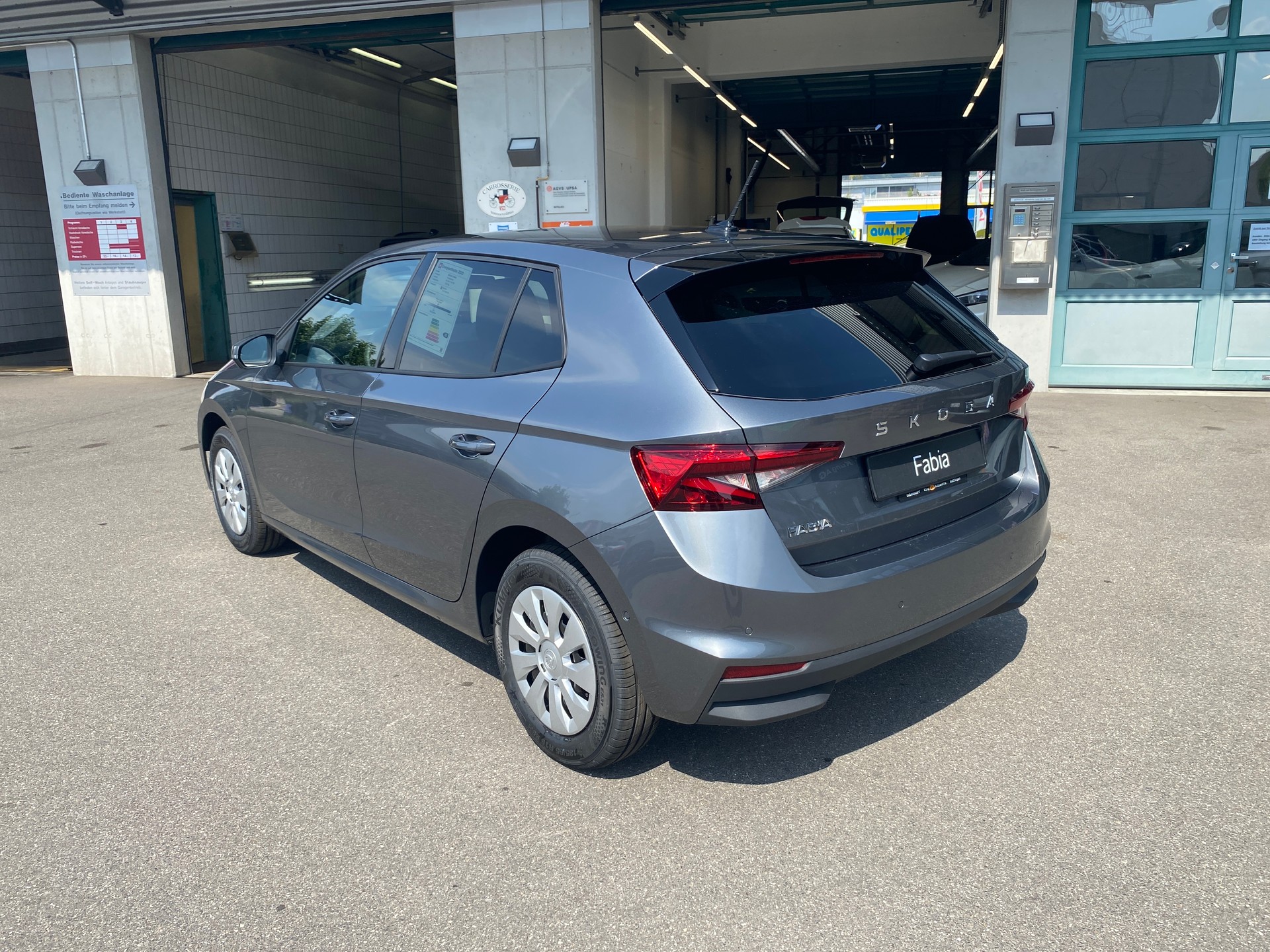 SKODA Fabia 1.0 TSI Selection DSG Küng Edition-image-7