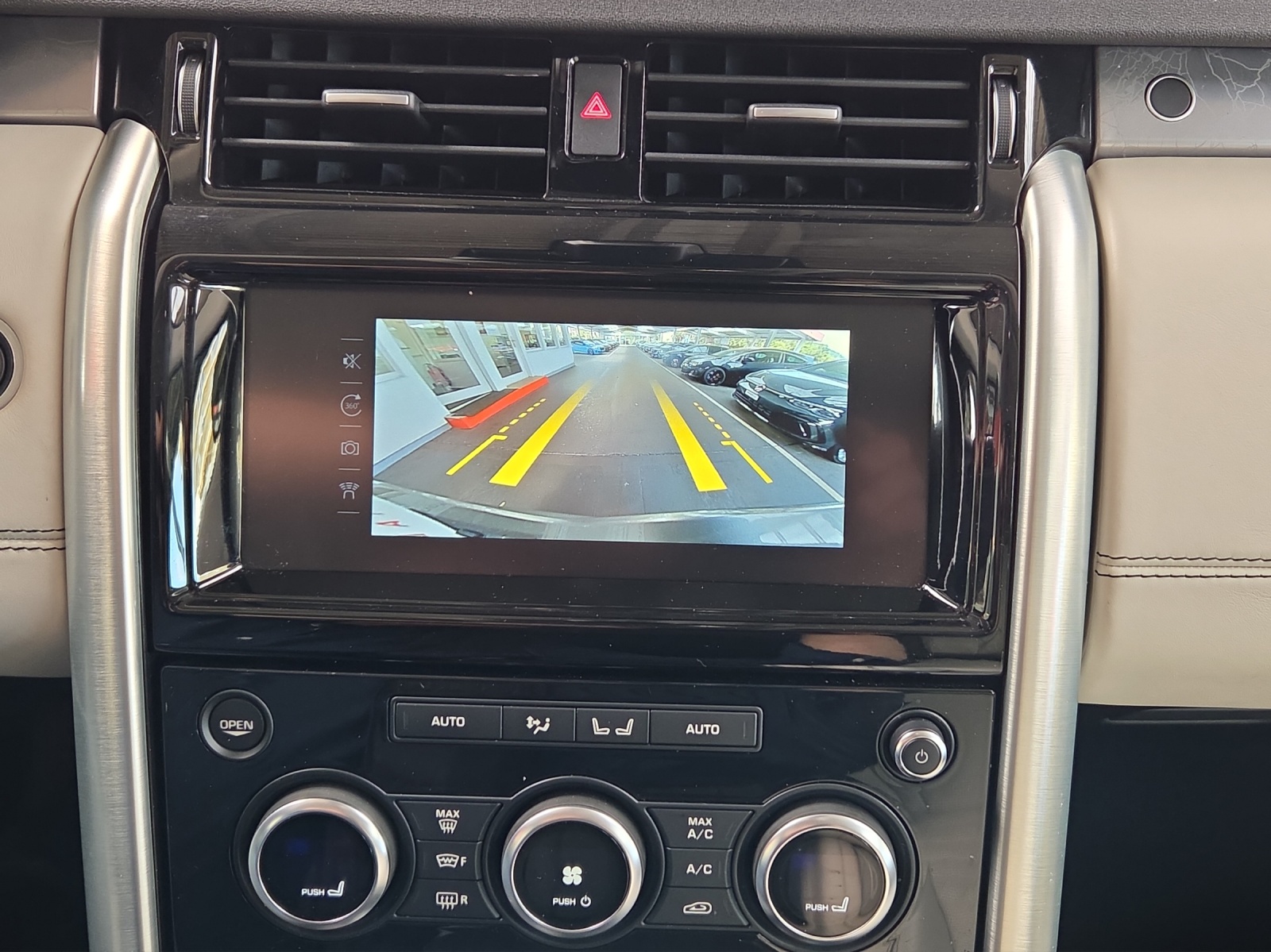 LAND ROVER Discovery 3.0 TD6 First Edition Automatic-image-15