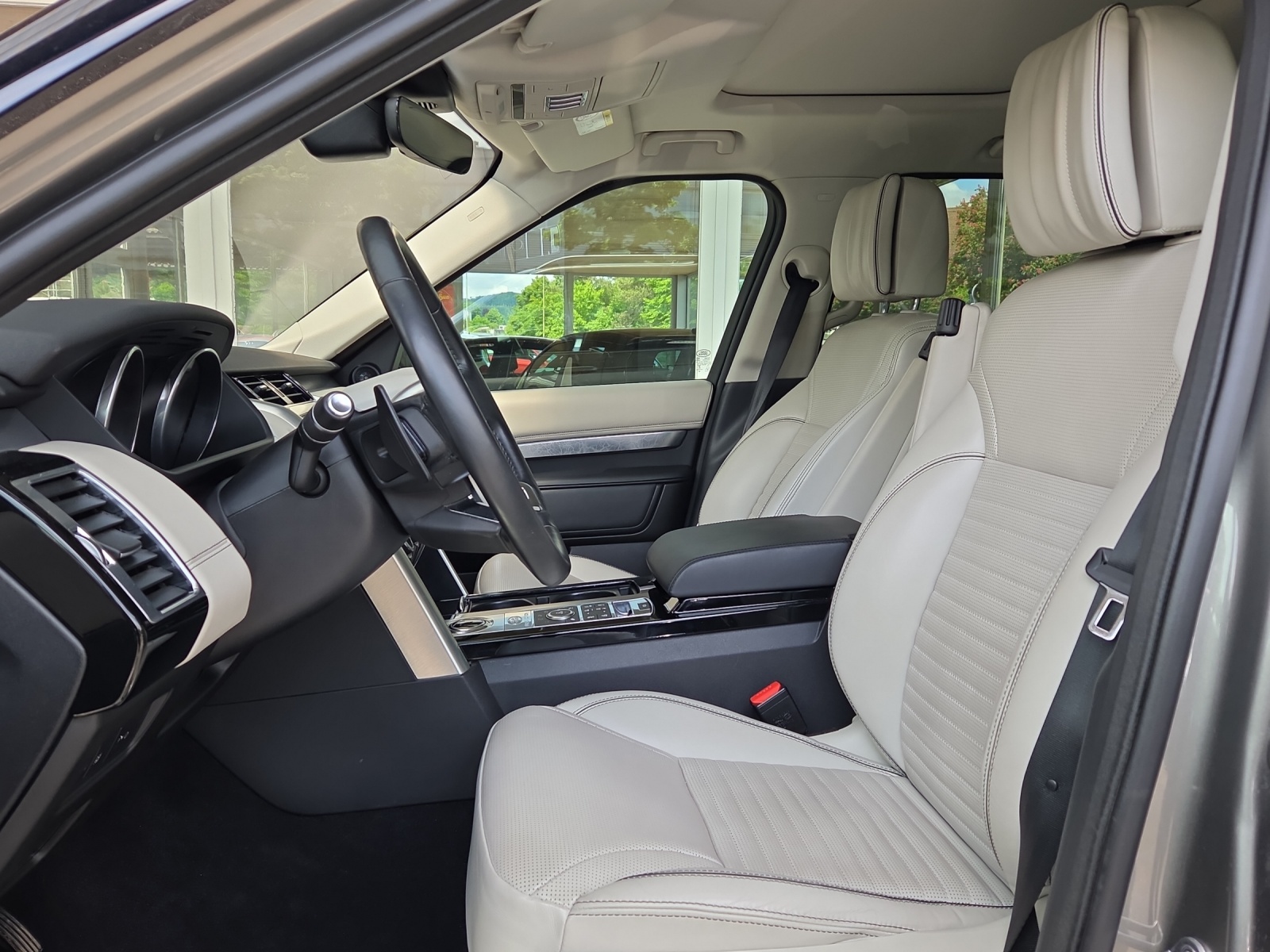 LAND ROVER Discovery 3.0 TD6 First Edition Automatic-image-9