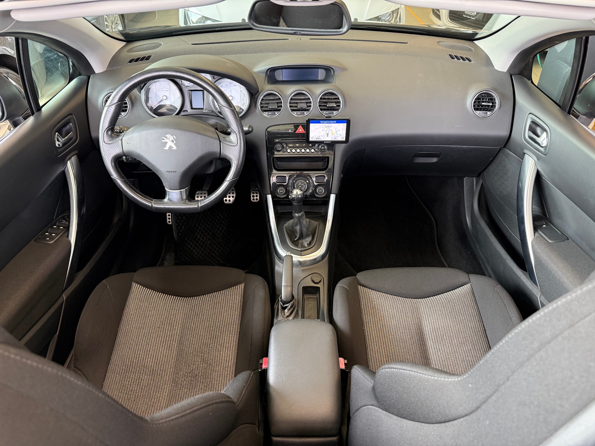 PEUGEOT 308 CC 1.6 16V VTi Sport-image-10