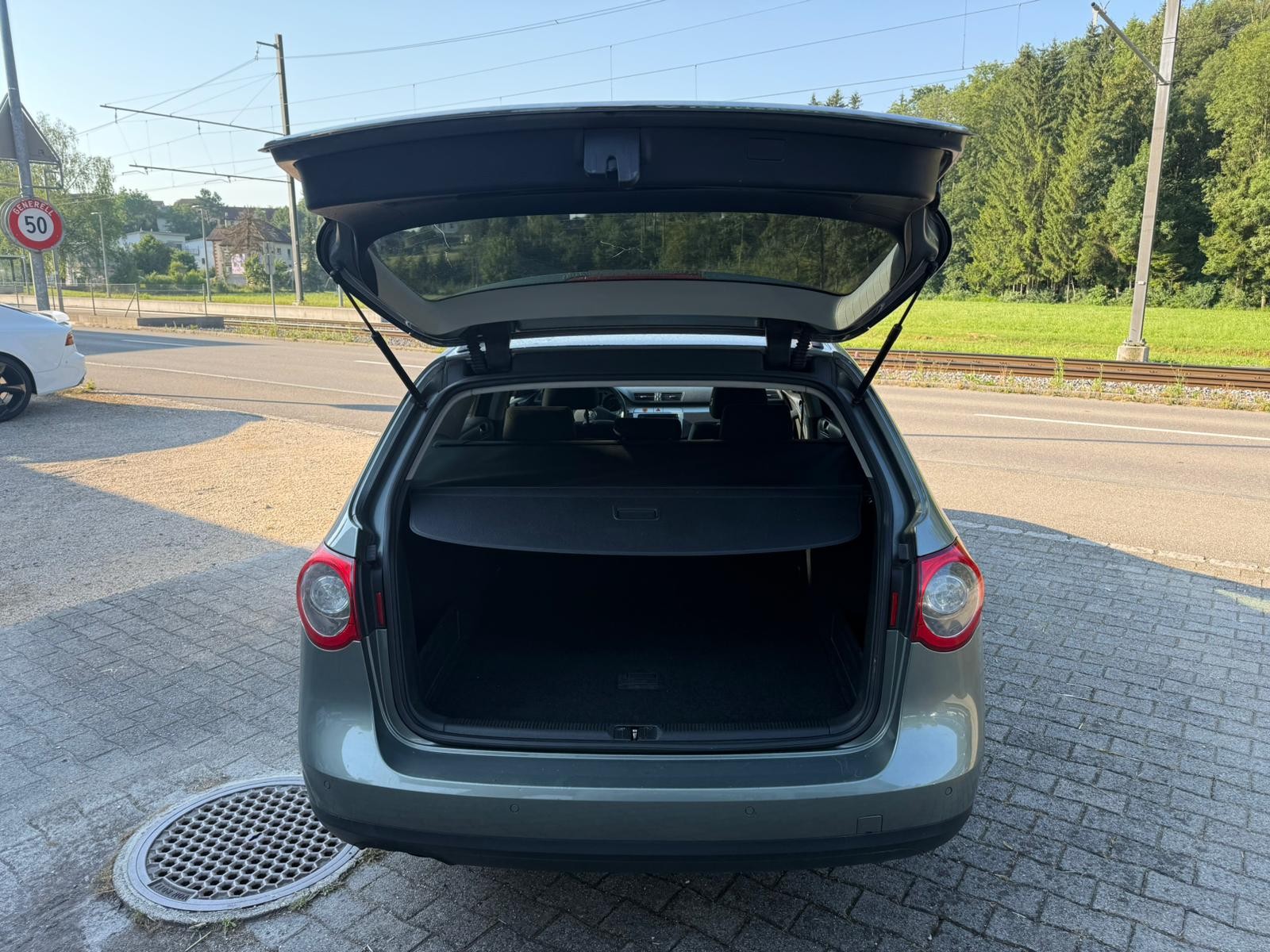 VW Passat Variant 2.0 TDI Comfortline 4Motion-image-7