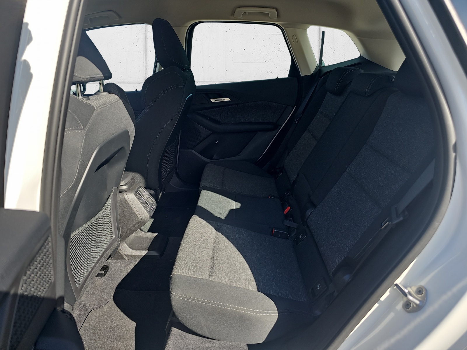 BMW 218i Active Tourer-image-13