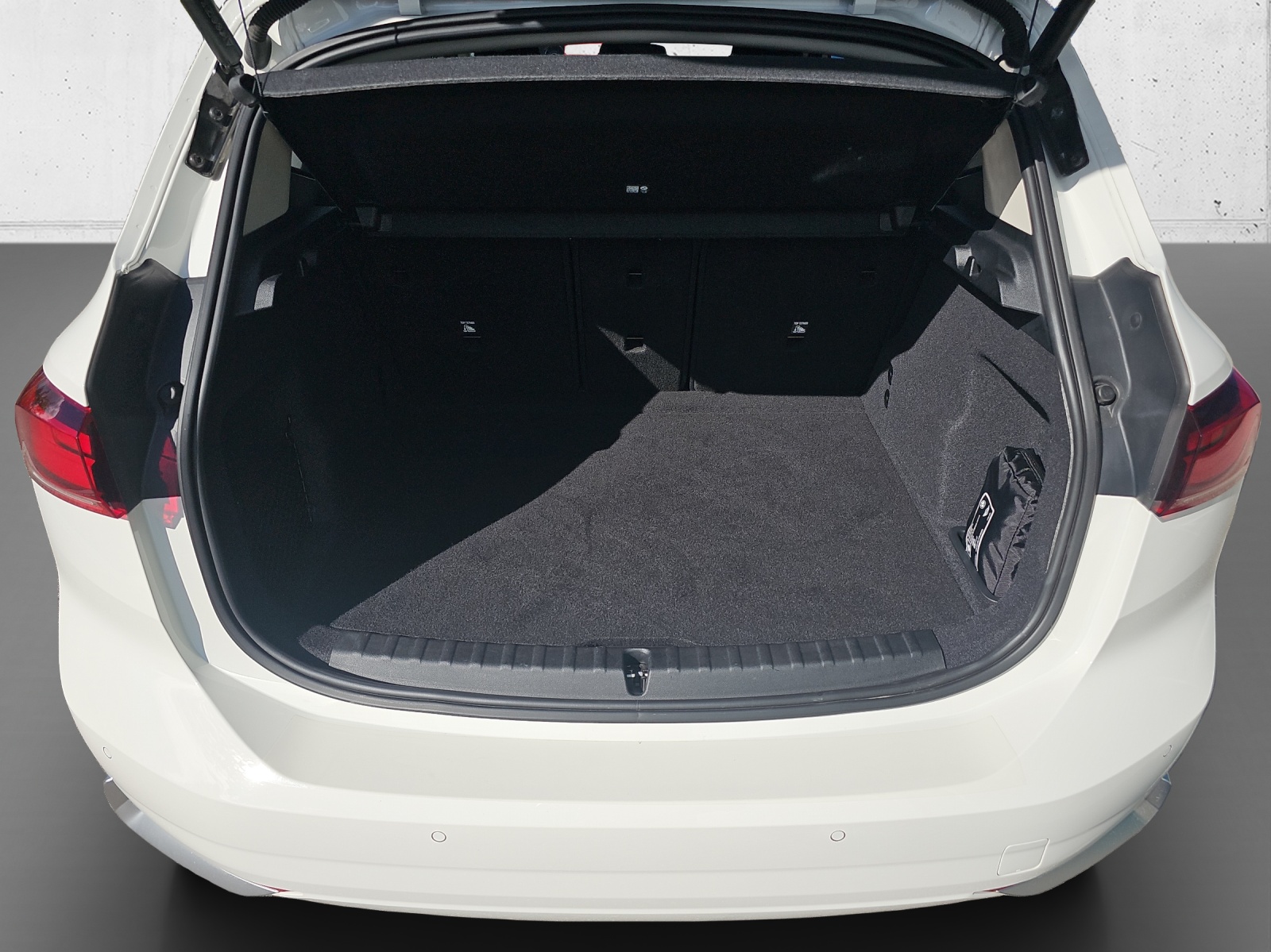 BMW 218i Active Tourer-image-15