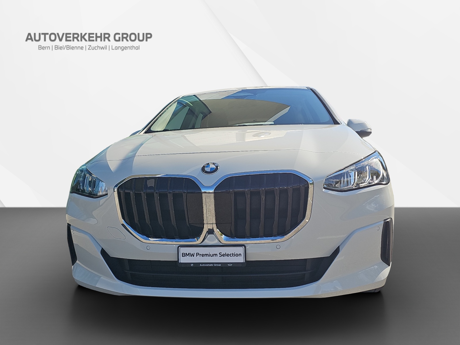 BMW 218i Active Tourer-image-1