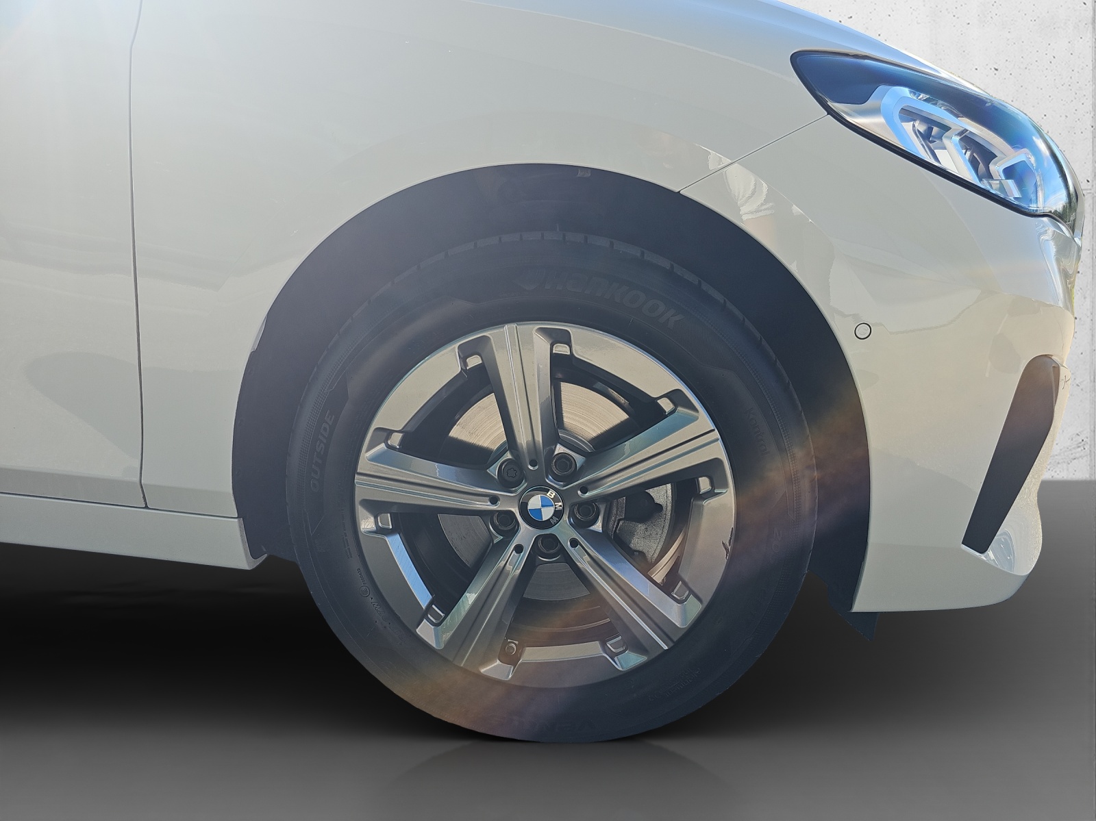 BMW 218i Active Tourer-image-8