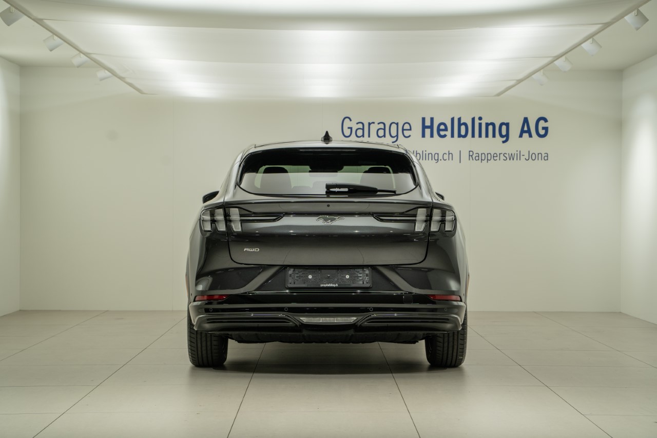 FORD Mustang Mach-E Extended AWD-image-3