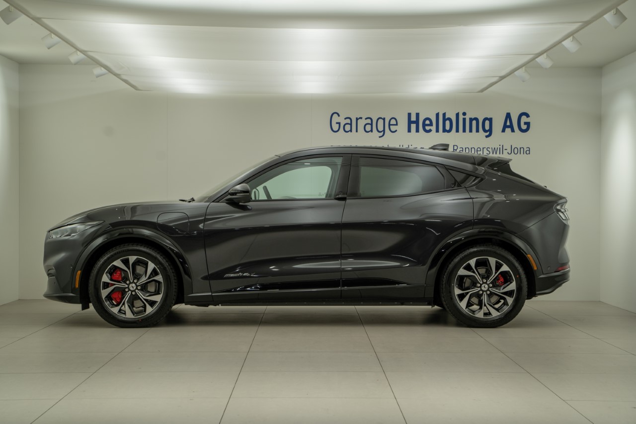FORD Mustang Mach-E Extended AWD-image-2